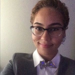 Meet your Posher, Kayla